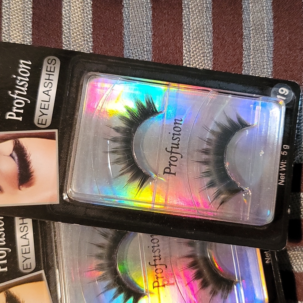 Profusion Eyelashes - Picture 2 of 3